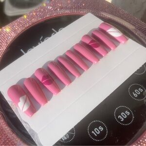 Valentine’s Day nails